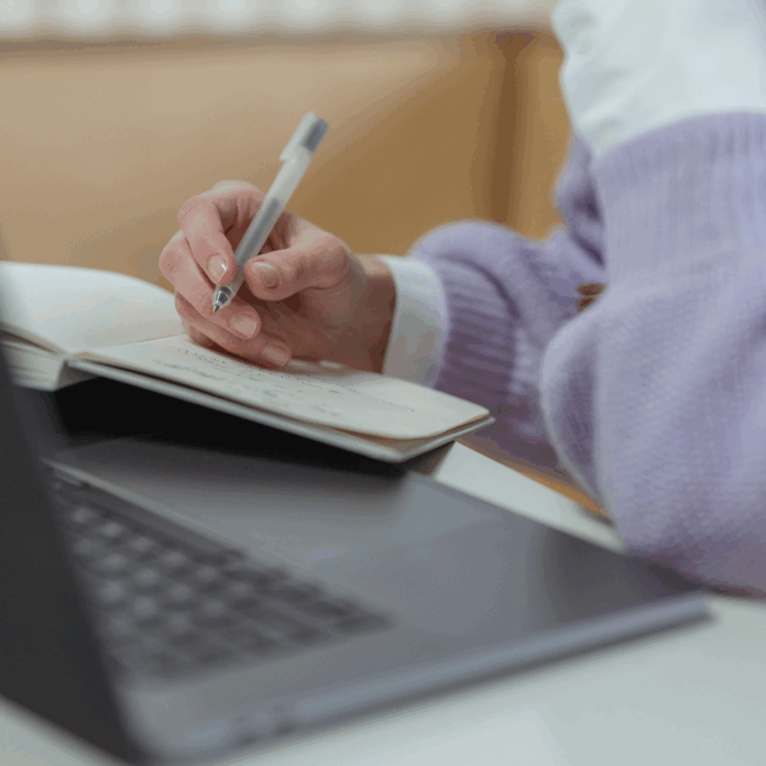 Strategi Menulis Buku 10 Menit Sehari Versi Indscript