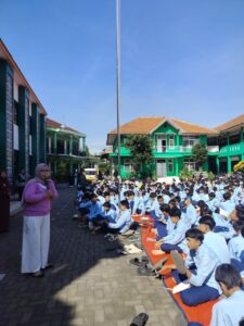 Together Goes to School