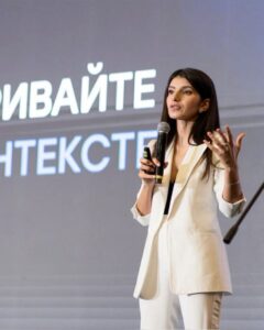 Ilustrasi pembicara di seminar, id.pinterest.com