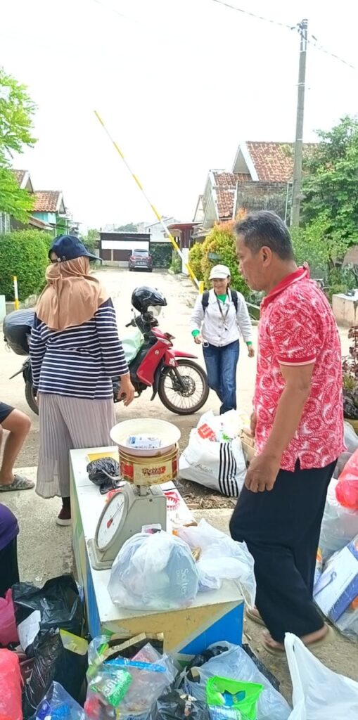  KWT Aster Srikandi Bersama Bank Sampah Bersinar