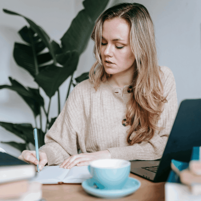 Menulis dengan Napas Panjang: Seni Merawat Ide dan Riset