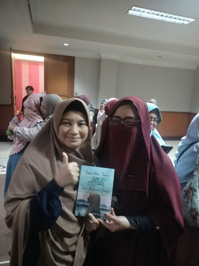 Menulis Senjata Menyebarkan Kesholehan