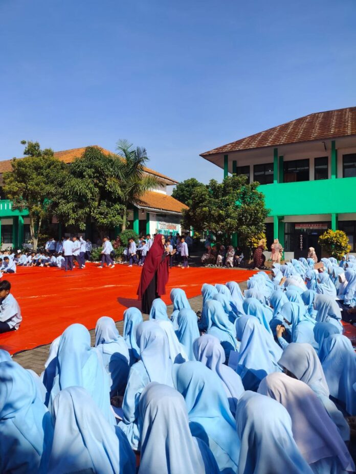 Together Goes to School