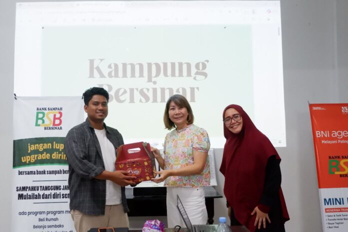 Kisah Kampung Bersinar